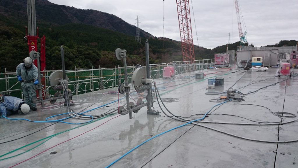 油圧式ワイヤーソーマシン